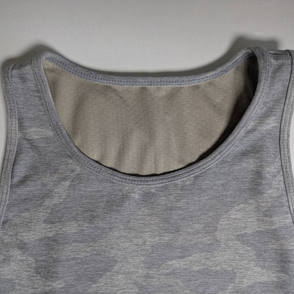 Vuori Women's Elevation Plyo Tank Pale Heather Camo Size Small No Pads EUC - Picture 7 of 11